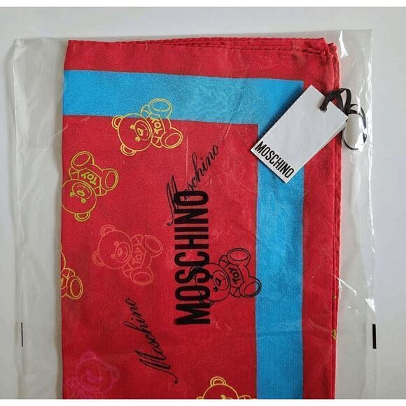 🐻 NWT MOSCHINO Iconic Teddy Bear Print Luxe Red Silk Scarf MSRP $245 - Picture 9 of 16